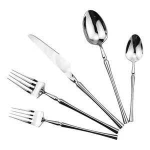 Ensemble de couverts élégants Fourchettes à fruits et cuillère à café joliment plaquées et polies Parfait pour les fêtes, les rassemblements et les couverts cadeaux - Product Image 5