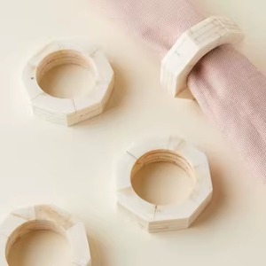 Rond de serviette en résine de qualité supérieure avec accessoire de table élégant et fonctionnel au fini brillant pour une utilisation quotidienne et spéciale - Product Image 1