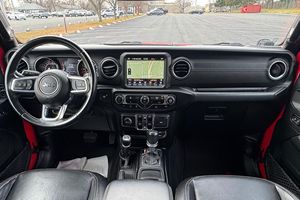 Jeep Gladiator Overland 2020 Usado, 4x4, Motor V6, Tracción en las Cuatro Ruedas, Color Rojo Fuego, Mayormente Usado en Climas Cálidos - Product Image 4