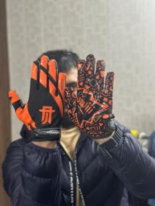 Gants de football américain souples et confortables vente en gros Gants personnalisés OEM avec fonction collante Personnaliser votre propre logo - Product Image 1