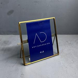 กรอบรูปตั้งโต๊ะ กรอบรูปโลหะทองเหลืองและกระจก พร้อมเคลือบทองเหลือง - Product Image 1