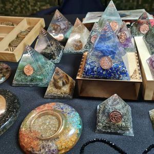 Nouvelle pyramide d'énergie Orgone Pierre de guérison naturelle Malachite Sélénite Protection Amulette Feng Pyramides Au meilleur prix - Product Image 2