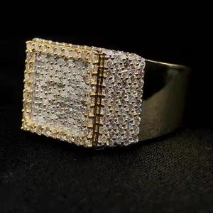 Anillo de compromiso de diamantes de Estilo Vintage Diseño intrincado con piedras laterales para propuestas románticas y regalos de aniversario - Product Image 4