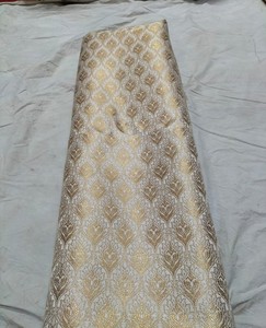 Telas de seda brocadas hechas a medida, blancas y doradas, ideales para diseñadores de vestidos y diseñadores de moda, con estampado étnico indio en oro - Product Image 3