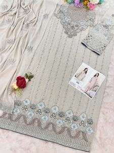 Traje pakistaní de diseñador en Heavy Fox Georgette con un elegante trabajo de secuencia de bordado y detalles Khatli perfectos para bodas - Product Image 5