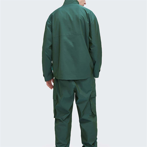 Conjunto Deportivo Informal Personalizado de Chaqueta Cortavientos de Nailon con Bolsillos Utilitarios y Pantalones Cargo Relajados de 2 Piezas - Product Image 2