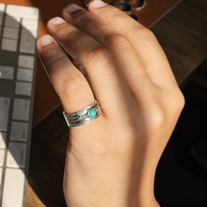 Bague en argent léger avec pierre précieuse abeille pierre d'abeille turquoise pour les mariages et les fêtes - Product Image 5