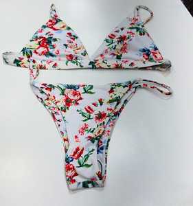 Ensemble de bikini de haute qualité pour femmes Ensemble de design unique pour nageuses avec logo personnalisé - Product Image 1