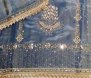 Costumes de fête indiens brodés à la main sans couture de créateur moderne beau style traditionnel pour hommes et femmes - Product Image 2