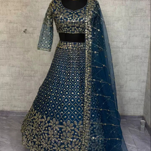 Lahenga Choli Dupatta Vintage Holgado y Natural de Otoño, Largo hasta el Suelo, con Material de Red de Mariposa y Bordado, Cancelación Patta - Product Image 1