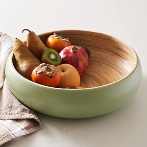 Cuencos de madera hechos a mano para ensaladas frutas o pan con un acabado natural sostenible y ecológico - Product Image 2
