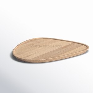 Bandeja de madera hecha a mano en color beige natural con forma cuadrada funcional y superficie pulida ideal para la decoración del hogar - Product Image 4