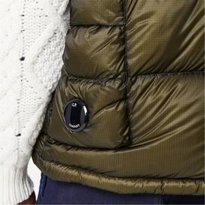 Chaleco Acolchado Clásico Único de Fabricante Pakistaní con Bolsillos con Cremallera, Chaqueta Acolchada sin Mangas de Primera Calidad - Product Image 6