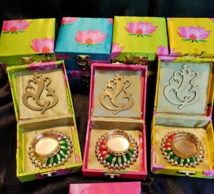 ชุดถ้วยชาพิมพ์ลายดอกบัวของขวัญอินเดียพร้อมพิมพ์พระพิฆเนศ - Product Image 1