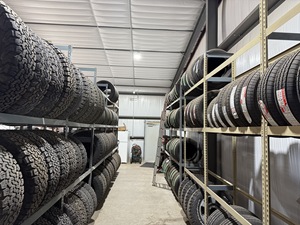 Neumáticos Usados y Nuevos al por Mayor, Neumáticos de Calidad para Autos y Camiones a Precios Económicos y Accesibles Disponibles Ahora - Product Image 4