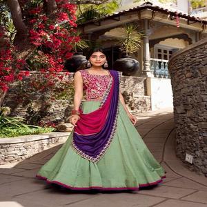 Nouveau designer couleur incroyable à la mode Vichitra soie unie avec paillettes et broderie de fil travail avec Dupatta à vendre - Product Image 1