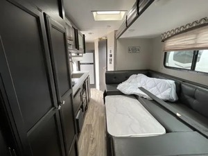 Camping-car V-e-n-t-u-r-e Rv SONIC 210VTB d'occasion 2020 prêt à être vendu - Product Image 5