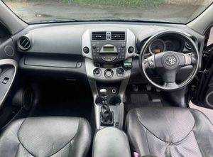 TO-YO-TA R-A-V 4 2019 con Volante a la Derecha - Product Image 5