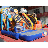 Structure gonflable commerciale à thème machines robotiques, combinant château de saut et toboggan, pour la location événementielle