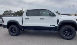 RAM 1500 TRX 2024 d'occasion, conduite à gauche, sièges en cuir, 5 places, phares au xénon, écran tactile, caméra de recul, excellent état - Product Image 2