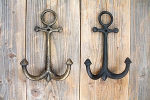 Toallero de hierro fundido para puerta delantera, Juego de 2 ganchos de hierro para puerta de hierro antigua, doble ancla grande - Product Image 2