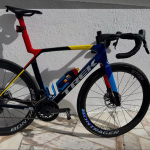 NUEVA Madone SLR 8 AXS Gen 8 2025 de Alto Rendimiento, Lista para Envío Mundial, Avanzada - Product Image 1