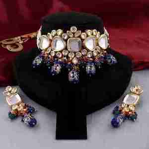 Conjunto de Collar Choker Kundan Chapado en Oro Indio con Meenakari en la Parte Posterior para Niñas y Mujeres, Ideal para Fiestas - Product Image 1
