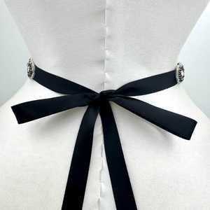 Ceinture de mariage ajustable Bridella BS28BK avec strass noirs - Accessoire élégant et luxueux pour mariages, bals et événements formels - Product Image 4