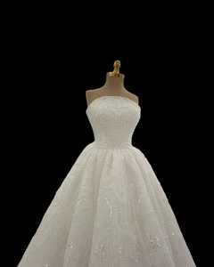 Compre un impresionante vestido de novia blanco para novias con detalles lujosos, perfecto para ceremonias y recepciones de la Iglesia - Product Image 2