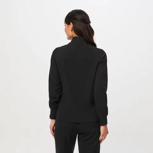 Blouse médicale légère avec fermeture devant et deux poches profondes pour les professionnels de la santé - Product Image 6