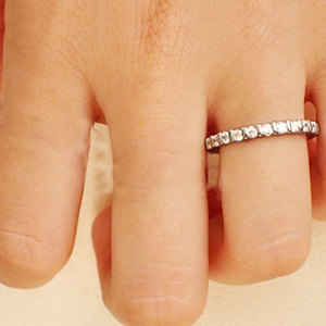 Zircon Stone Eternity Band Sólido 925 Plata de ley Hecho a mano Mujeres Anillo de compromiso de boda Joyería fina al por mayor a granel - Product Image 3