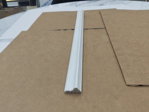 Decorazione interna della parete moderna linea di schiuma polistirolo formato personalizzato di alta qualità cornici in polimero battiscopa per l'intrattenimento - Product Image 3