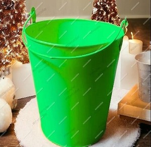 Los mejores accesorios de fotografía versátiles para niños recién nacidos-Cubo de metal encantador para sesión de fotos en la cama en el dormitorio Fotos de recién nacidos - Product Image 4