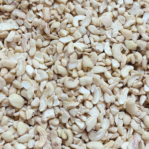 Noix de Cajou Brisées Séchées Prêtes à Expédier, Noyaux de Cajou Bruts SANTIGO, Emballage OEM, ODM - Product Image 1