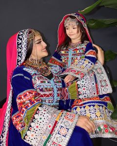 Salwar Kameez en soie élégante personnalisée du fabricant Robe afghane traditionnelle pour femmes et filles 615 pièces en vente - Product Image 6
