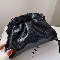Offrant une sélection raffinée de sacs à main de luxe pour femmes, allant des grandes marques de créateurs aux savoir-faire de niveau professionnel