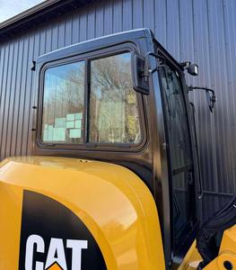 LIVRAISON GRATUITE MINI-EXCAVATRICE CAT 303.5E2 25 CV DIESEL CABINE CLÔTURÉE CLIMATISATION/CHAUFFAGE/RADIO BOUEAU DE 24 POUCES APPROUVÉE EPA CE POURCHERRE HYDRAULIQUE PLC - Product Image 3
