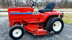 Tractor cortacésped Gravely 18-OLX Professional Rojo 4WD de alta productividad - Product Image 2