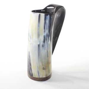 Tasse en corne par Crescent Crafts un récipient à boire unique et artisanal qui combine la tradition de l'artisanat en croissant - Product Image 4