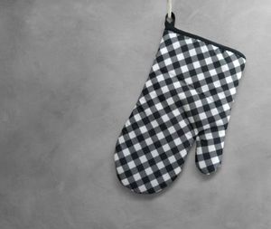 ถุงมือกันความร้อนพิมพ์โลโก้ตามสั่ง ใช้ซ้ำได้ กันน้ำ ปลอดภัยสำหรับเครื่องล้างจาน บุด้วยผ้าฝ้าย เป็นมิตรกับสิ่งแวดล้อม ชุดของขวัญสำหรับทำอาหารเพื่อการส่งเสริมการขาย - Product Image 2