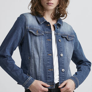 Veste en jean OEM pour femmes Bleu Denim au design unique Poches de poitrine et fermeture à boutons Conçu pour les femmes en toutes saisons Confort - Product Image 1