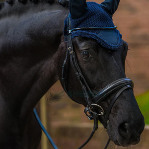 Bonnet anti-mouches pour chevaux, couvre-oreilles au crochet, design léger, respirant et lavable, fabriqué au Pakistan, excellent pour une protection confortable - Product Image 2