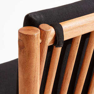 Chaise de salle à manger moderne en cadre en bois de teck massif et coussin imperméable avec finition naturelle pour une utilisation intérieure et extérieure. - Product Image 5