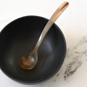 Bol en corne naturelle artisanale africaine pour fruits et décoration intérieure Style animal et religieux poli Artisanat naturel artisanal - Product Image 1