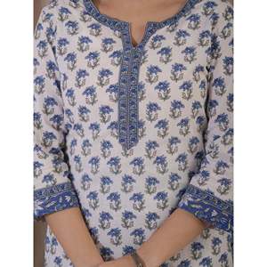 Ensemble Kurta Anarkali et pantalon blanc et bleu imprimé à la main, style ethnique indien en tissu filet, pour filles, idéal pour les fêtes - Product Image 2