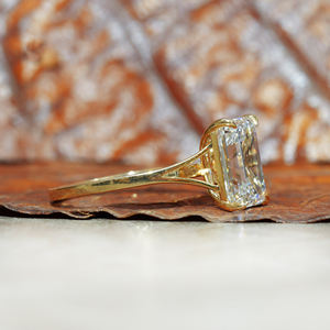 Anillo de Compromiso de Tres Piedras con Diamante Cultivado en Laboratorio de Corte Esmeralda de 3.0 Ct, Estilo Bohemio para Mujer, Certificado IGI, Oro Amarillo de 14K - Product Image 5