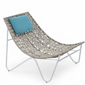 Chaise de jardin d'extérieur grise avec structure en métal blanc, chaise papillon en corde tressée, coussin de tête bleu sarcelle, pour aménagement de patio, design artistique et décoratif - Product Image 1