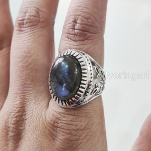 Vente en gros de bagues pour hommes en Labradorite de feu bleu naturel, pierres précieuses, pierres de naissance, toutes tailles, bijoux arabes fins, bagues en argent sterling 925 - Product Image 1
