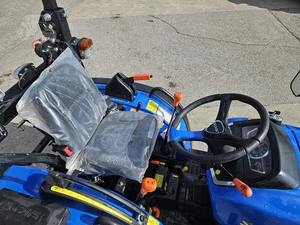 Tractor de un solo eje SOLIS S26 de 20 HP con caja de cambios y motor - Product Image 4