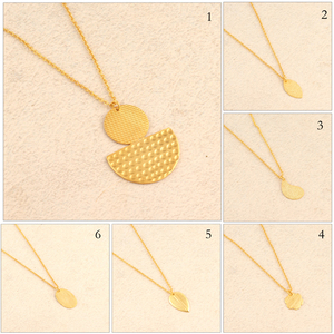Collar con colgante en forma de hoja de diseño personalizado, cadena de eslabones chapada en oro mate, collar minimalista delicado, regalo para mujer - Product Image 2